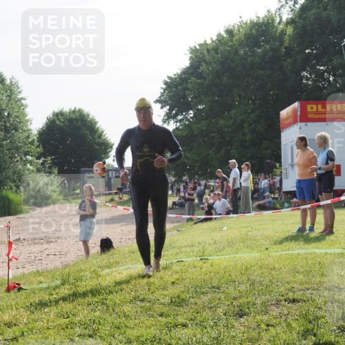 15.06.2025 - 27. Vierlanden-Triathlon KatJ http://msf.ph/oto/7985500 15.06.2025 08:59:04 Schwimmen 208, 235, 236 meine-sportfotos.de