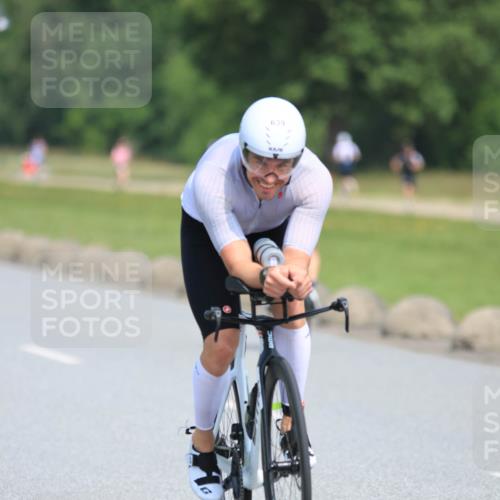 21.06.2025 - 27. Vierlanden-Triathlon H.Heesch http://msf.ph/oto/7985501 15.06.2025 11:30:51 Radfahren 167, 228, 639, 651, 749, 891, 926, 980 meine-sportfotos.de