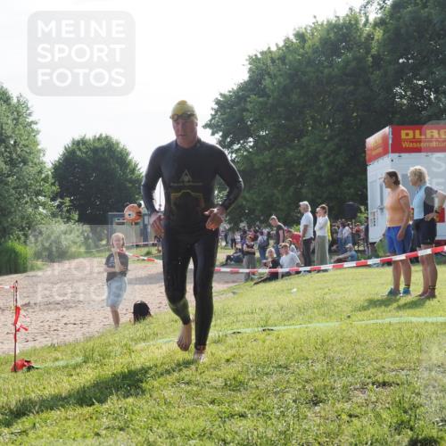 15.06.2025 - 27. Vierlanden-Triathlon KatJ http://msf.ph/oto/7985540 15.06.2025 08:59:04 Schwimmen 208, 235, 236 meine-sportfotos.de