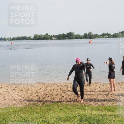 21.06.2025 - 27. Vierlanden-Triathlon MichiJ http://msf.ph/oto/7985543 15.06.2026 09:10:23 Schwimmen 213, 218, 250 meine-sportfotos.de