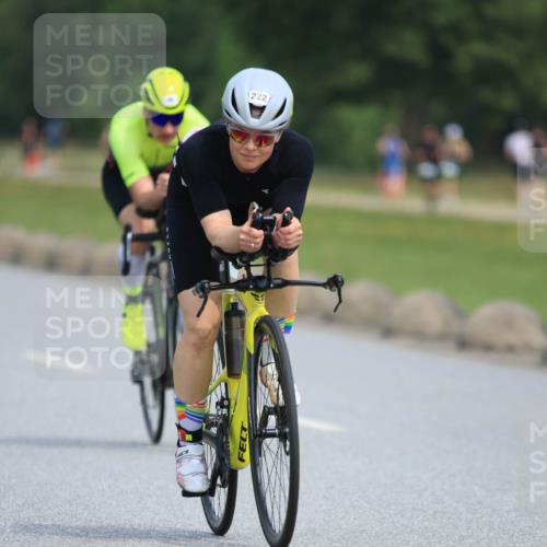 15.06.2025 - 27. Vierlanden-Triathlon H.Heesch http://msf.ph/oto/7985553 15.06.2025 11:05:33 Radfahren 82, 99, 222, 552, 688, 718 meine-sportfotos.de