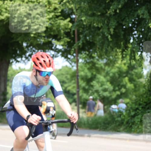 15.06.2025 - 7 Türme Triathlon Yannick Fuchs http://msf.ph/oto/7985565 15.06.2025 12:55:43 Radfahren 302, 559, 613 meine-sportfotos.de