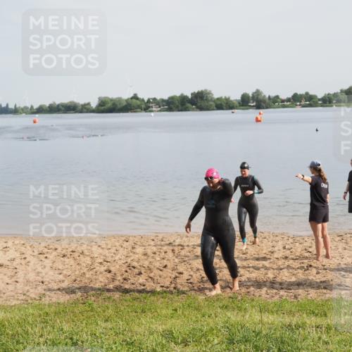 21.06.2025 - 27. Vierlanden-Triathlon MichiJ http://msf.ph/oto/7985572 15.06.2026 09:10:24 Schwimmen 213, 218, 250 meine-sportfotos.de