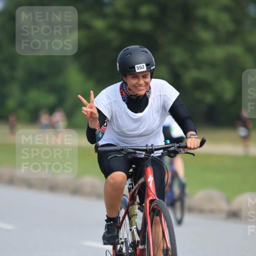 15.06.2025 - 27. Vierlanden-Triathlon H.Heesch http://msf.ph/oto/7985584 15.06.2025 11:05:37 Radfahren 82, 99, 222, 552, 688 meine-sportfotos.de