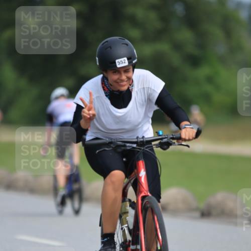 15.06.2025 - 27. Vierlanden-Triathlon H.Heesch http://msf.ph/oto/7985588 15.06.2025 11:05:37 Radfahren 82, 99, 222, 552, 688 meine-sportfotos.de