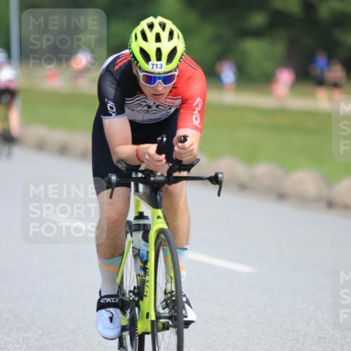 21.06.2025 - 27. Vierlanden-Triathlon H.Heesch http://msf.ph/oto/7985592 15.06.2025 11:31:10 Radfahren 713, 812, 895, 917, 924, 941, 1400 meine-sportfotos.de
