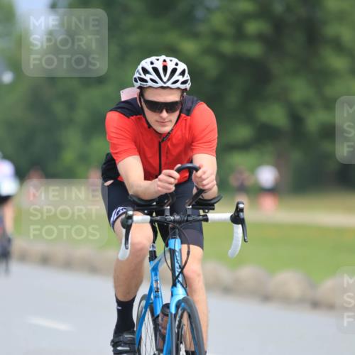 15.06.2025 - 27. Vierlanden-Triathlon H.Heesch http://msf.ph/oto/7985607 15.06.2025 11:05:39 Radfahren 82, 552 meine-sportfotos.de