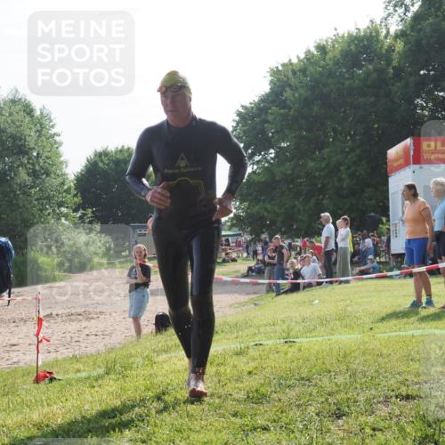 15.06.2025 - 27. Vierlanden-Triathlon KatJ http://msf.ph/oto/7985612 15.06.2025 08:59:05 Schwimmen 208, 227, 235 meine-sportfotos.de