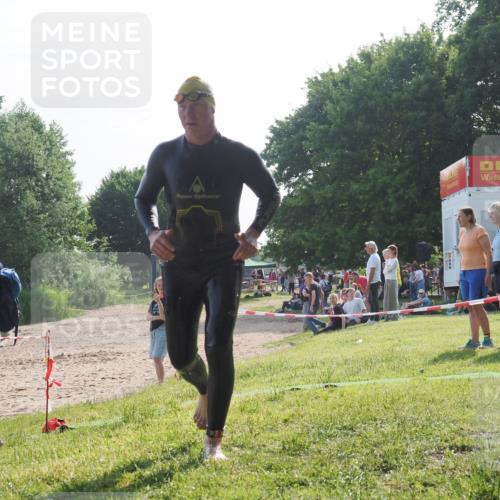 15.06.2025 - 27. Vierlanden-Triathlon KatJ http://msf.ph/oto/7985632 15.06.2025 08:59:05 Schwimmen 208, 227, 235 meine-sportfotos.de