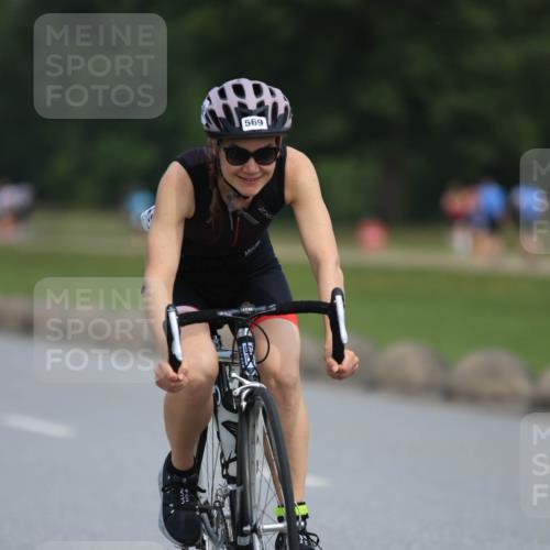 15.06.2025 - 27. Vierlanden-Triathlon H.Heesch http://msf.ph/oto/7985639 15.06.2025 11:06:04 Radfahren 220, 223, 569, 697, 732 meine-sportfotos.de
