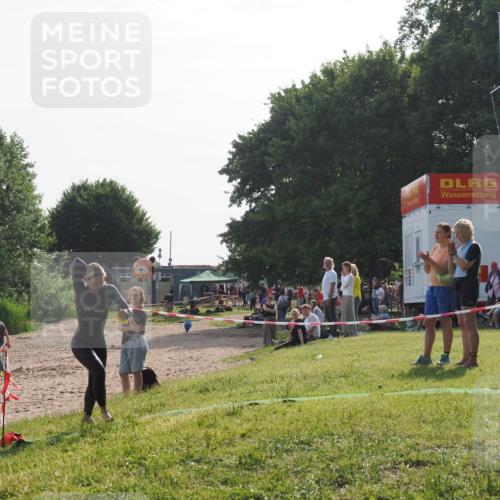 15.06.2025 - 27. Vierlanden-Triathlon KatJ http://msf.ph/oto/7985650 15.06.2025 08:59:11 Schwimmen 227, 235 meine-sportfotos.de