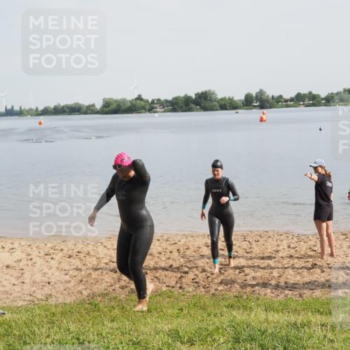 21.06.2025 - 27. Vierlanden-Triathlon MichiJ http://msf.ph/oto/7985676 15.06.2026 09:10:25 Schwimmen 213, 218, 250 meine-sportfotos.de