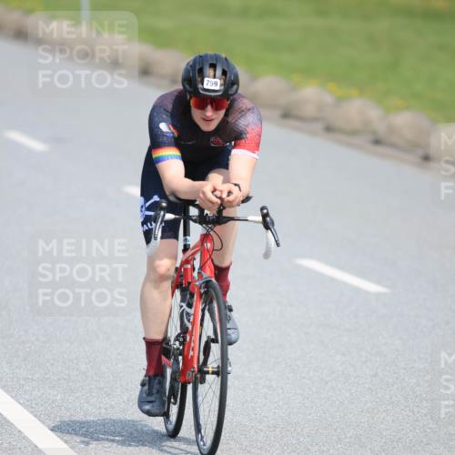 21.06.2025 - 27. Vierlanden-Triathlon H.Heesch http://msf.ph/oto/7985692 15.06.2025 11:31:36 Radfahren 652, 682, 759, 838, 956, 957 meine-sportfotos.de