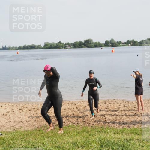 21.06.2025 - 27. Vierlanden-Triathlon MichiJ http://msf.ph/oto/7985693 15.06.2026 09:10:25 Schwimmen 213, 218, 250 meine-sportfotos.de