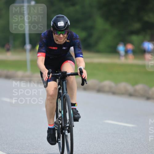 15.06.2025 - 27. Vierlanden-Triathlon H.Heesch http://msf.ph/oto/7985704 15.06.2025 11:06:11 Radfahren 16, 206, 220, 223, 697, 705, 760 meine-sportfotos.de
