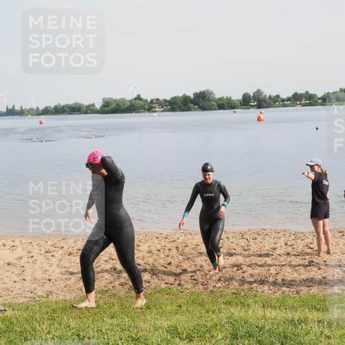 21.06.2025 - 27. Vierlanden-Triathlon MichiJ http://msf.ph/oto/7985708 15.06.2026 09:10:25 Schwimmen 213, 218, 250 meine-sportfotos.de