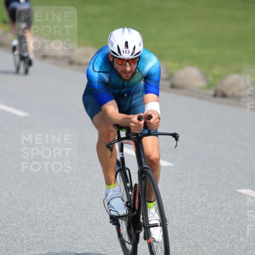 21.06.2025 - 27. Vierlanden-Triathlon H.Heesch http://msf.ph/oto/7985722 15.06.2025 11:31:54 Radfahren 113, 761, 898, 913 meine-sportfotos.de