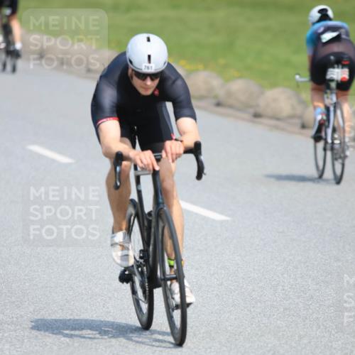 21.06.2025 - 27. Vierlanden-Triathlon H.Heesch http://msf.ph/oto/7985729 15.06.2025 11:31:56 Radfahren 113, 761, 898, 913, 959 meine-sportfotos.de