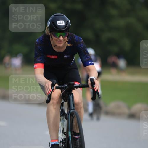 15.06.2025 - 27. Vierlanden-Triathlon H.Heesch http://msf.ph/oto/7985735 15.06.2025 11:06:11 Radfahren 16, 206, 220, 223, 697, 705, 760 meine-sportfotos.de