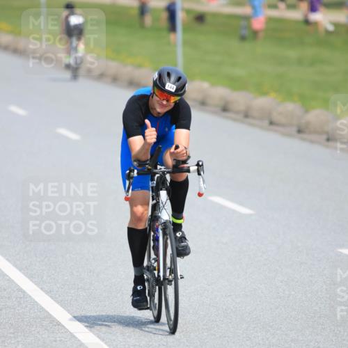 21.06.2025 - 27. Vierlanden-Triathlon H.Heesch http://msf.ph/oto/7985747 15.06.2025 11:32:04 Radfahren 144, 892, 959 meine-sportfotos.de