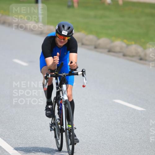21.06.2025 - 27. Vierlanden-Triathlon H.Heesch http://msf.ph/oto/7985750 15.06.2025 11:32:04 Radfahren 144, 892, 959 meine-sportfotos.de