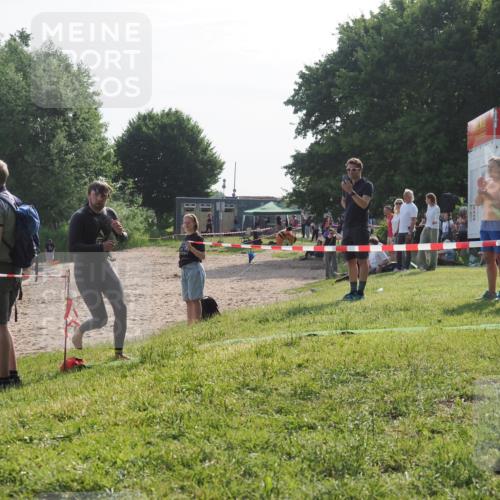 15.06.2025 - 27. Vierlanden-Triathlon KatJ http://msf.ph/oto/7985801 15.06.2025 08:59:57 Schwimmen 241 meine-sportfotos.de