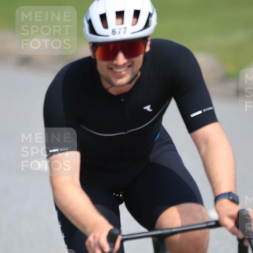 21.06.2025 - 27. Vierlanden-Triathlon H.Heesch http://msf.ph/oto/7985813 15.06.2025 11:32:32 Radfahren 677, 716 meine-sportfotos.de