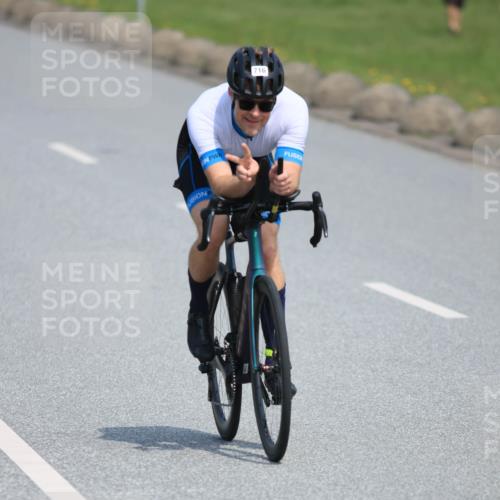 21.06.2025 - 27. Vierlanden-Triathlon H.Heesch http://msf.ph/oto/7985832 15.06.2025 11:32:39 Radfahren 716 meine-sportfotos.de