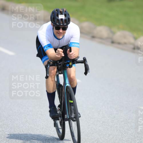 21.06.2025 - 27. Vierlanden-Triathlon H.Heesch http://msf.ph/oto/7985851 15.06.2025 11:32:39 Radfahren 716 meine-sportfotos.de