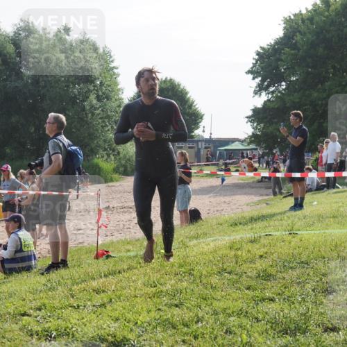 15.06.2025 - 27. Vierlanden-Triathlon KatJ http://msf.ph/oto/7985855 15.06.2025 08:59:58 Schwimmen 241 meine-sportfotos.de