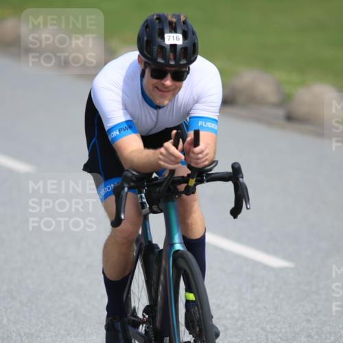 21.06.2025 - 27. Vierlanden-Triathlon H.Heesch http://msf.ph/oto/7985878 15.06.2025 11:32:40 Radfahren 716 meine-sportfotos.de