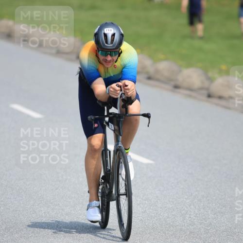 21.06.2025 - 27. Vierlanden-Triathlon H.Heesch http://msf.ph/oto/7985893 15.06.2025 11:32:49 Radfahren 718, 744, 771 meine-sportfotos.de