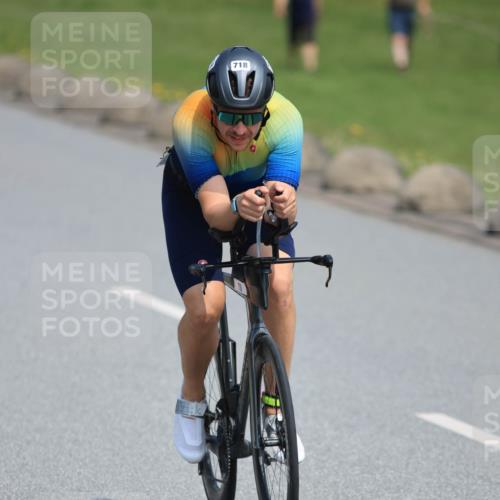 21.06.2025 - 27. Vierlanden-Triathlon H.Heesch http://msf.ph/oto/7985901 15.06.2025 11:32:49 Radfahren 718, 744, 771 meine-sportfotos.de