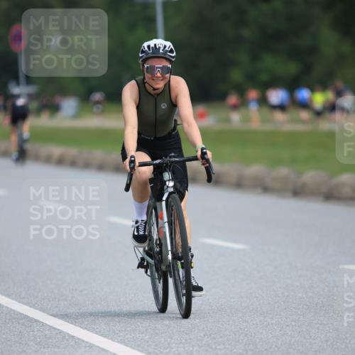 15.06.2025 - 27. Vierlanden-Triathlon H.Heesch http://msf.ph/oto/7985903 15.06.2025 11:06:24 Radfahren 5, 128, 485, 539 meine-sportfotos.de