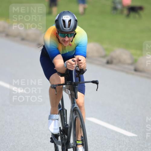 21.06.2025 - 27. Vierlanden-Triathlon H.Heesch http://msf.ph/oto/7985910 15.06.2025 11:32:49 Radfahren 718, 744, 771 meine-sportfotos.de