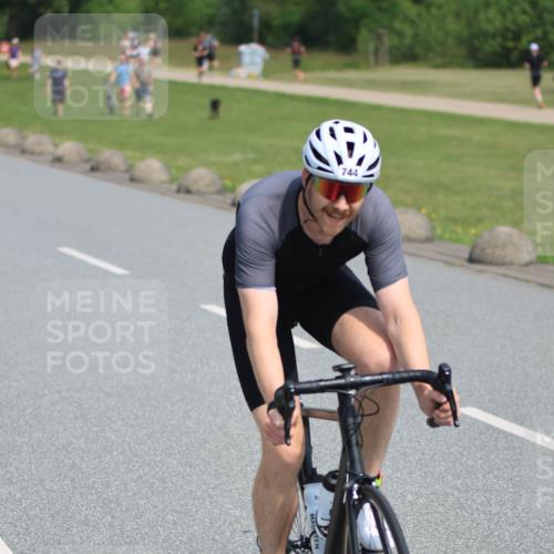 21.06.2025 - 27. Vierlanden-Triathlon H.Heesch http://msf.ph/oto/7985931 15.06.2025 11:32:56 Radfahren 650, 744, 771 meine-sportfotos.de