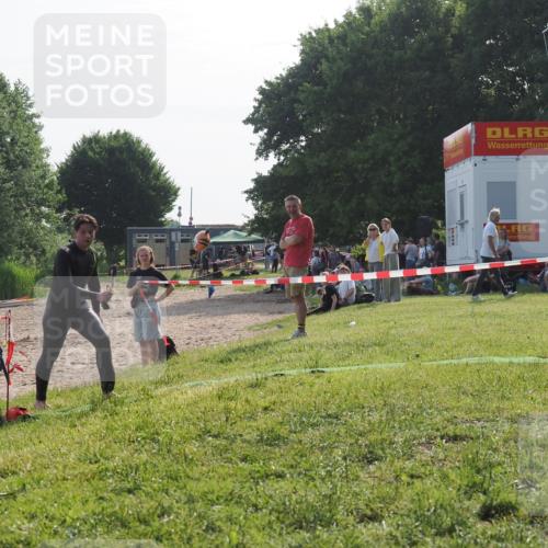 15.06.2025 - 27. Vierlanden-Triathlon KatJ http://msf.ph/oto/7985935 15.06.2025 09:00:43 Schwimmen 58 meine-sportfotos.de