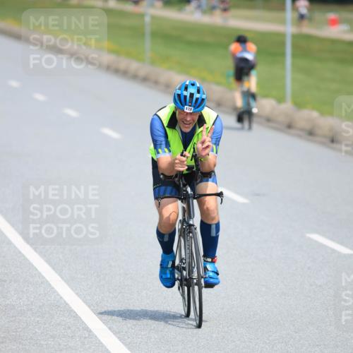 21.06.2025 - 27. Vierlanden-Triathlon H.Heesch http://msf.ph/oto/7985936 15.06.2025 11:33:05 Radfahren 173, 755, 757, 950 meine-sportfotos.de