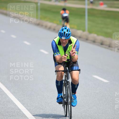 21.06.2025 - 27. Vierlanden-Triathlon H.Heesch http://msf.ph/oto/7985950 15.06.2025 11:33:05 Radfahren 173, 755, 757, 950 meine-sportfotos.de