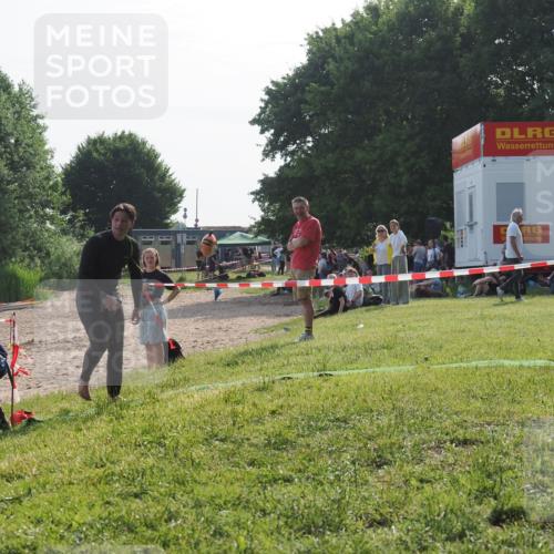 15.06.2025 - 27. Vierlanden-Triathlon KatJ http://msf.ph/oto/7985958 15.06.2025 09:00:43 Schwimmen 58 meine-sportfotos.de