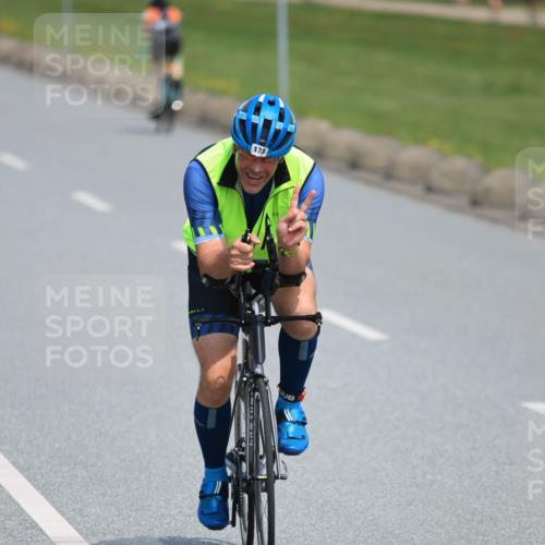21.06.2025 - 27. Vierlanden-Triathlon H.Heesch http://msf.ph/oto/7985959 15.06.2025 11:33:05 Radfahren 173, 755, 757, 950 meine-sportfotos.de