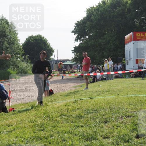 15.06.2025 - 27. Vierlanden-Triathlon KatJ http://msf.ph/oto/7985962 15.06.2025 09:00:44 Schwimmen 58 meine-sportfotos.de