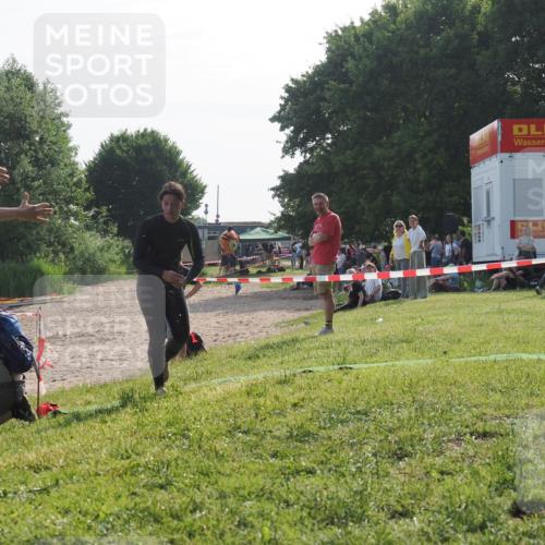 15.06.2025 - 27. Vierlanden-Triathlon KatJ http://msf.ph/oto/7985971 15.06.2025 09:00:44 Schwimmen 58 meine-sportfotos.de