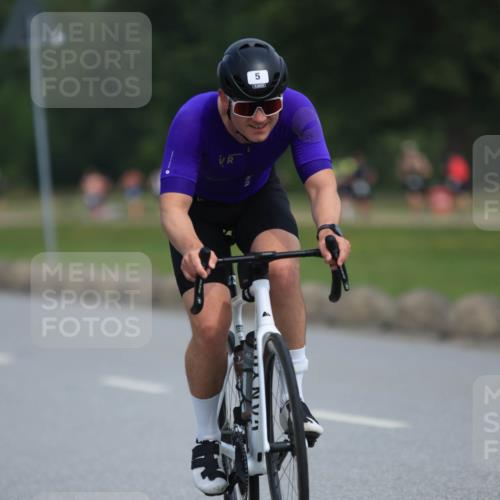 15.06.2025 - 27. Vierlanden-Triathlon H.Heesch http://msf.ph/oto/7985983 15.06.2025 11:06:27 Radfahren 5, 128, 539, 774 meine-sportfotos.de