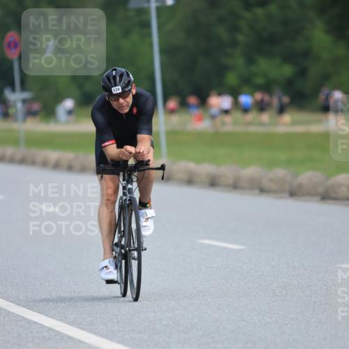 15.06.2025 - 27. Vierlanden-Triathlon H.Heesch http://msf.ph/oto/7985984 15.06.2025 11:06:29 Radfahren 5, 128, 539, 774 meine-sportfotos.de