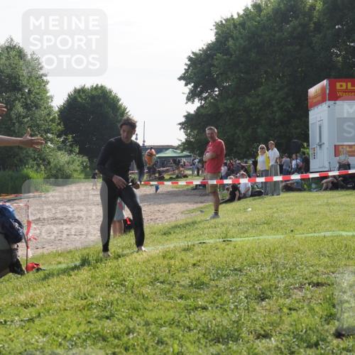 15.06.2025 - 27. Vierlanden-Triathlon KatJ http://msf.ph/oto/7985986 15.06.2025 09:00:44 Schwimmen 58 meine-sportfotos.de