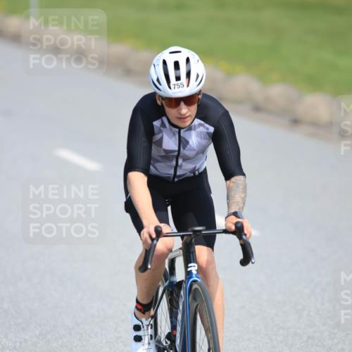 21.06.2025 - 27. Vierlanden-Triathlon H.Heesch http://msf.ph/oto/7985988 15.06.2025 11:33:09 Radfahren 173, 755, 757, 914, 950 meine-sportfotos.de