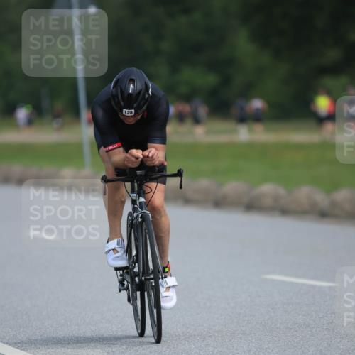 15.06.2025 - 27. Vierlanden-Triathlon H.Heesch http://msf.ph/oto/7985993 15.06.2025 11:06:30 Radfahren 5, 128, 774 meine-sportfotos.de