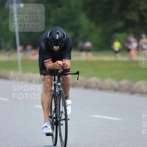 15.06.2025 - 27. Vierlanden-Triathlon H.Heesch http://msf.ph/oto/7985996 15.06.2025 11:06:30 Radfahren 5, 128, 774 meine-sportfotos.de