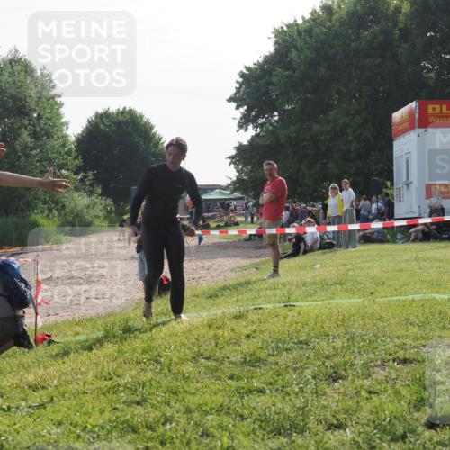 15.06.2025 - 27. Vierlanden-Triathlon KatJ http://msf.ph/oto/7986001 15.06.2025 09:00:44 Schwimmen 58 meine-sportfotos.de
